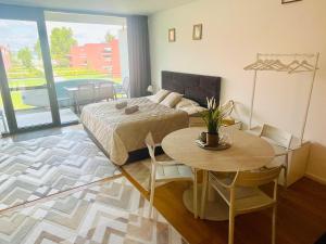 BL LAKESIDE APARTMAN