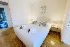 Cannes central Rue dAntibes wide 1 BDR w terrace - quiet in green scenery