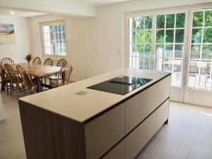 Villa Les Rosiers private parking