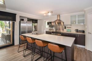 Just Chillin- Pool, 2km to beach