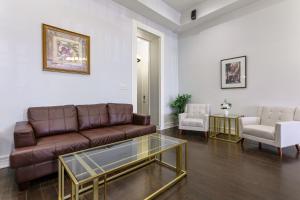 Elegant 4BR Condo in Downtown