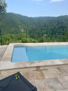 Gîte et piscine au sein de La Bastide de la Breure