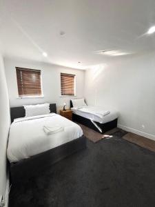 Luxury 4 Bedroom House with Free Parking