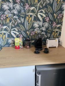 The Green Nest - pool & lake view