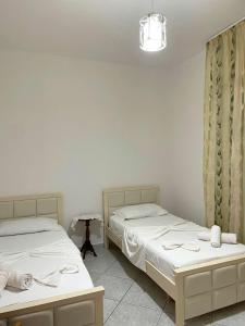 Villa Joli - Spacious Houses with Yard & Parking in Central Vlore