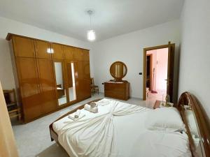 Villa Joli - 120sqm - 3 Bedroom - 2 Baths House with Yard & Parking in Central Vlore