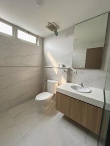 Poppy n Pine 2BR Central Jakarta Monas View with netflix wifi