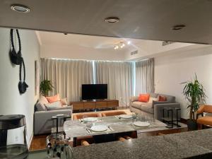 Sky High luxury Stay in Dubai Marina ,with Marina View, High Floor, Modern Design, Pool Access by Stay Vista! Up to 6 Guests