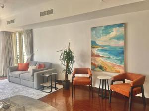 Sky High luxury Stay in Dubai Marina ,with Marina View, High Floor, Modern Design, Pool Access by Stay Vista! Up to 6 Guests
