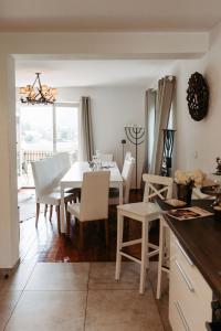 Chalet Austria, famous ski areas around us, 15 min to salzburg city, direct mountain view, up to 10 people