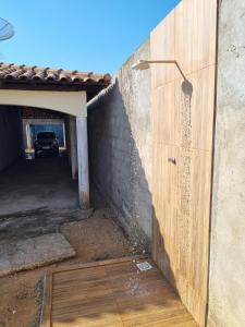 Ampla casa com 4 quartos, churrasqueira e garagem