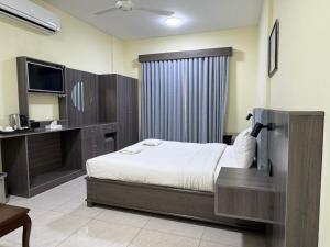ROYAL HOTEL