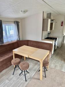 Four-bed Delta Caravan, Uddingston, Glasgow Located in Uddingston, Glasgow at Maryville Caravan Site