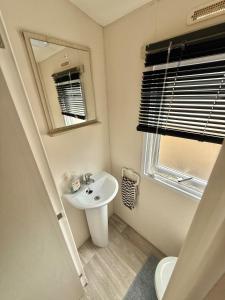 Four-bed Delta Caravan, Uddingston, Glasgow Located in Uddingston, Glasgow at Maryville Caravan Site