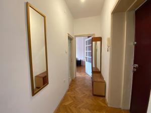 Heart of the city big 1BR on Independence square