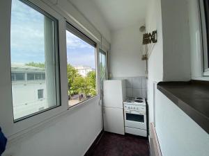 Heart of the city big 1BR on Independence square