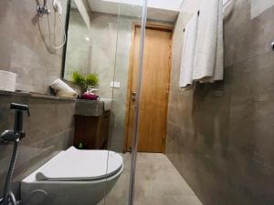 Rio - Stylish 3BHK apartment near Medanta, Artemis and Golf course extension road
