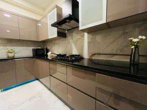 Rio - Stylish 3BHK apartment near Medanta, Artemis and Golf course extension road