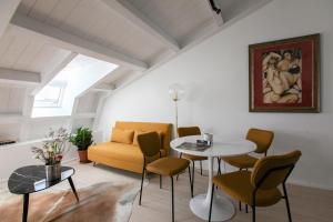 Newly renovated bright penthouse