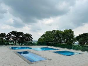 Paragon Residence 8-12pax-Big Balcony with BBQ