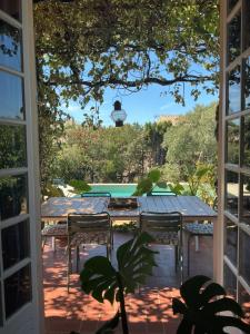 Jolie villa au calme climatisée grande piscine jardin