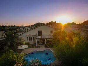 Charming Retreat-SaltwaterPool-HotTub-FastWifi