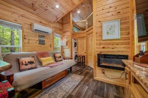 Mentone Tranquility Base with Hot Tub