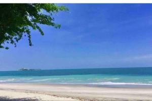 Villa Agueda Decameron, golf club and swimming pool