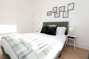 20 off weekly, 30 off Monthly - free parking