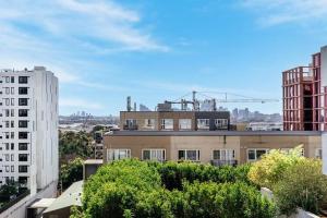 81M City View Abnb-Style 3BR Near Mascot Station with 2 FPKG