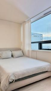 1min to Hongdae Eat and Shop