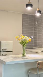 1min to Hongdae Eat and Shop