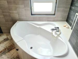 Sea Star Studio-to the Sea Garden