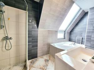 Sea Star Studio-to the Sea Garden