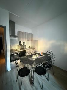 Cœur de ville au 1er 66M2, vu sur la place - 3-star hotels in Gap