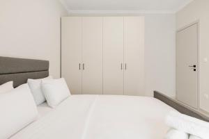 Manda Ray 1 Seafront Apartment Endless Blue Views