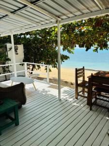 Oceanfront Villa at Bang po Beach-Koh Rooms