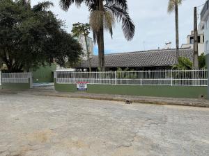 Casa com Piscina Privativa a 5 Minutos da Praia de Bombas – Perfeita para Grandes Grupos