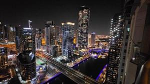 Superb Family Friendly Beach-Front Whole Flat, Great Views - 4hvězdičkové hotely ve městě Dubaj