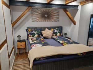 A7 J22 FeWo Michelangelo NETFLIX Fußgängerzone