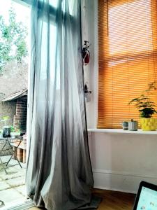 Cozy Private Studio London ,25 mins Kings Cross ,Private Entry Studio