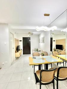Cozy 2BR for 6pax Families & Groups, Wi-Fi, Budget Stay near IT Park Cebu- Unit Vinn by GERRA