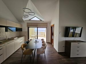 Luxury Beachfront Villa Bregeš - First row to the sea