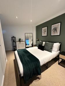 20 off weekly, 30 off Monthly - Free Parking