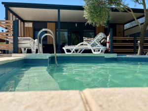 Mobilhome-Kroatien DELUXE Mobilhome & privatem Meerwasserpool Insel Pašman