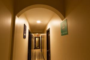 Hotel O Royal Grand Near Chhatrapati Shivaji International Airport