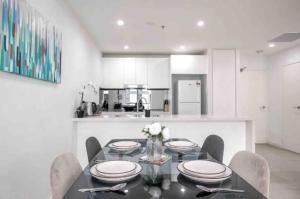 08M Abnb-Style Mascot 2BR near Station Airport and City with Free Parking