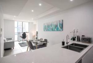 08M Abnb-Style Mascot 2BR near Station Airport and City with Free Parking