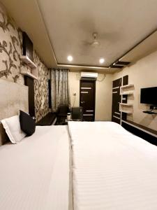 Raj Kamal Hotel Near Temple With Lift