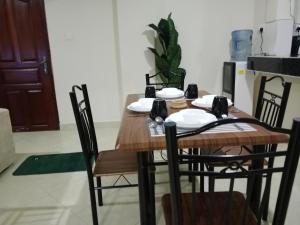 Serene 2BR Getaway with Stunning Hill Views